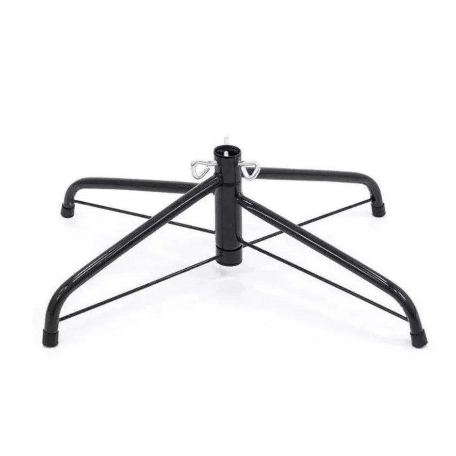 Novogodišnja jelka sa snegom i bobicama